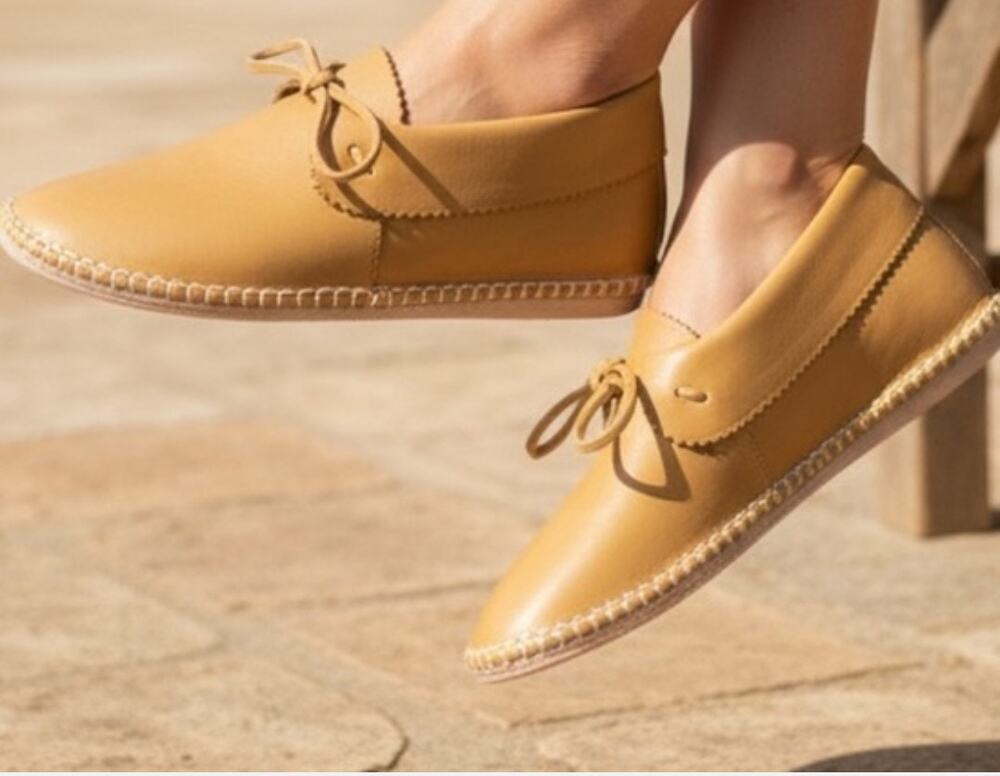 The Great Canyon Leather Safari Yellow Moccasins NIB